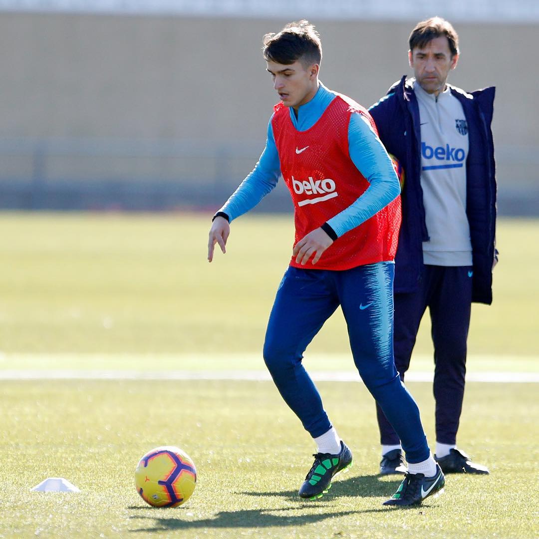 Barca Midfielder Denis Suarez Trains In Classic Nike Total 90